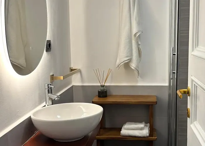 Elegant In Rome's Historic Center Apartment