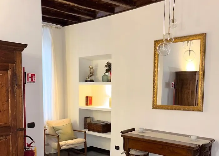 Elegant In Rome's Historic Center